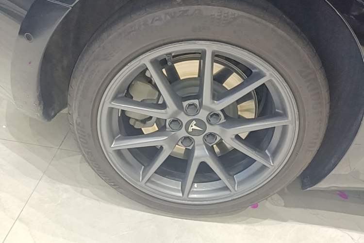 Used Tesla Model 3 2022 Rear-Wheel-Drive Version Right Rear Wheel Hub