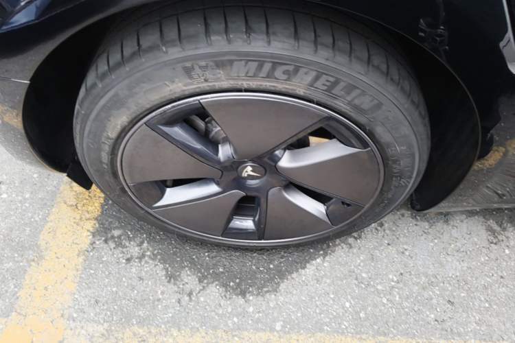 Used Tesla Model 3 2022 Rear-Wheel-Drive Version Right Rear Wheel Hub