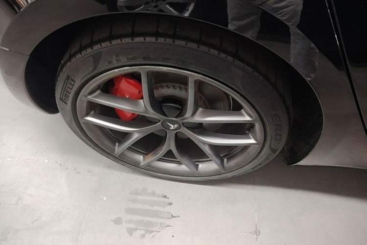 Used Tesla Model 3 2022 Performance High-Performance All-Wheel-Drive Version Right Rear Wheel Hub