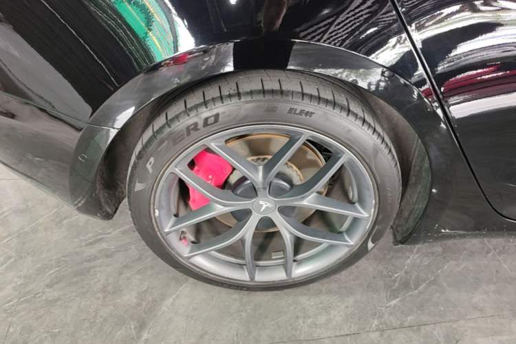Used Tesla Model 3 2022 Performance High-Performance All-Wheel-Drive Version Right Rear Wheel Hub