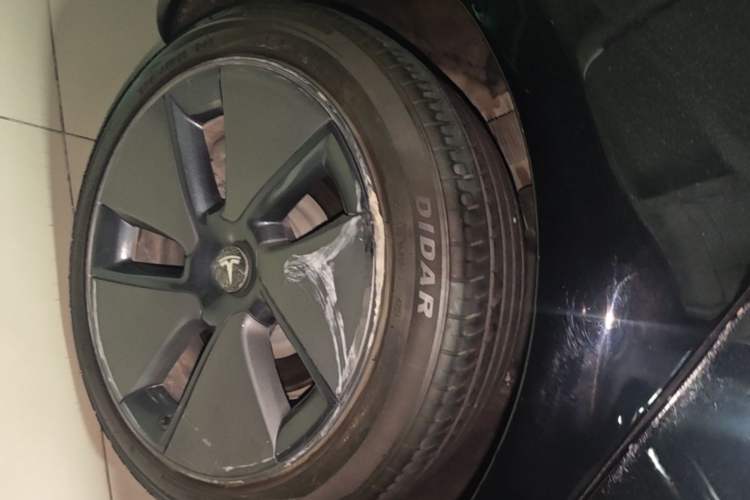 Used Tesla Model 3 2022 Rear-Wheel-Drive Version Right Rear Wheel Hub