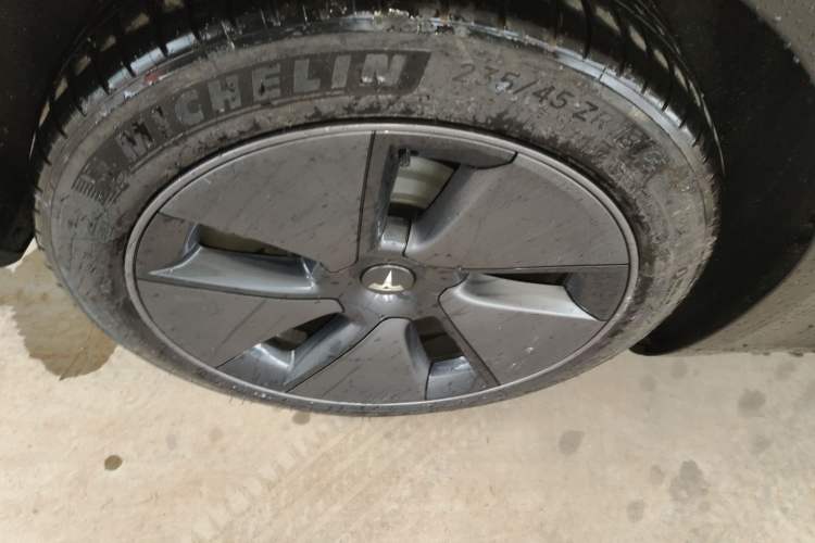 Used Tesla Model 3 2022 Rear-Wheel-Drive Version Right Rear Wheel Hub