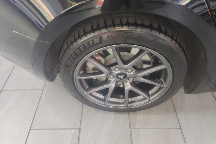 Used Tesla Model 3 2022 Rear-Wheel-Drive Version Right Rear Wheel Hub