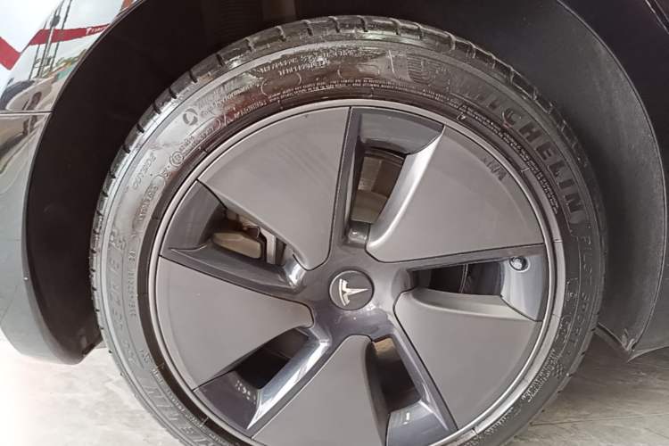 Used Tesla Model 3 2022 Rear-Wheel-Drive Version Right Rear Wheel Hub