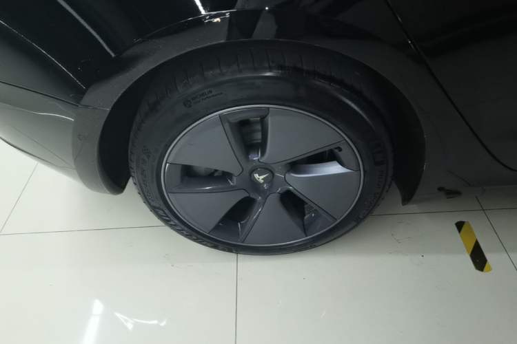 Used Tesla Model 3 2022 Rear-Wheel-Drive Version Right Rear Wheel Hub