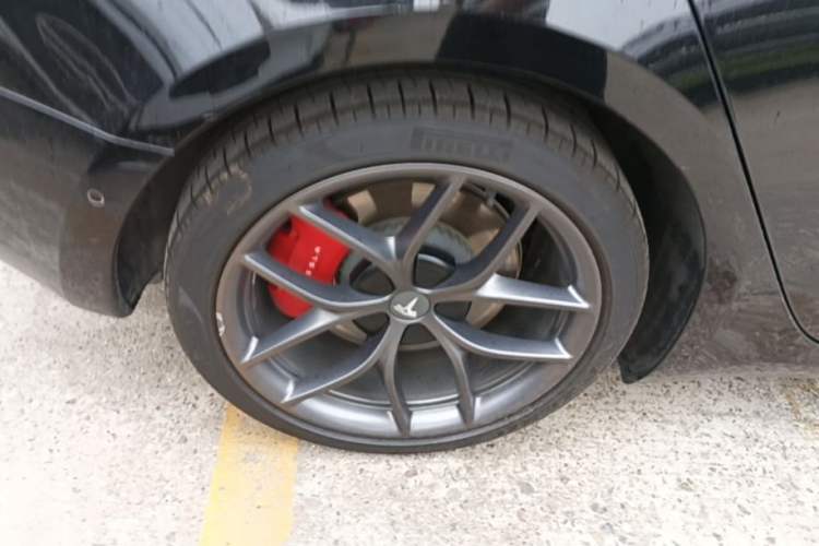 Used Tesla Model 3 2022 Performance High-Performance All-Wheel-Drive Version Right Rear Wheel Hub