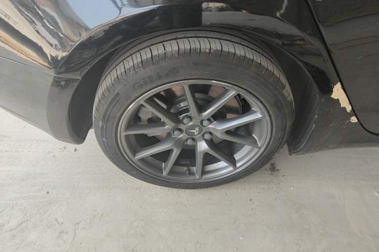 Used Tesla Model 3 2022 Rear-Wheel-Drive Version Right Rear Wheel Hub