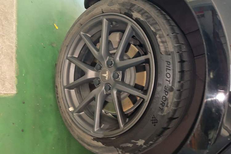Used Tesla Model 3 2022 Rear-Wheel-Drive Version Right Rear Wheel Hub