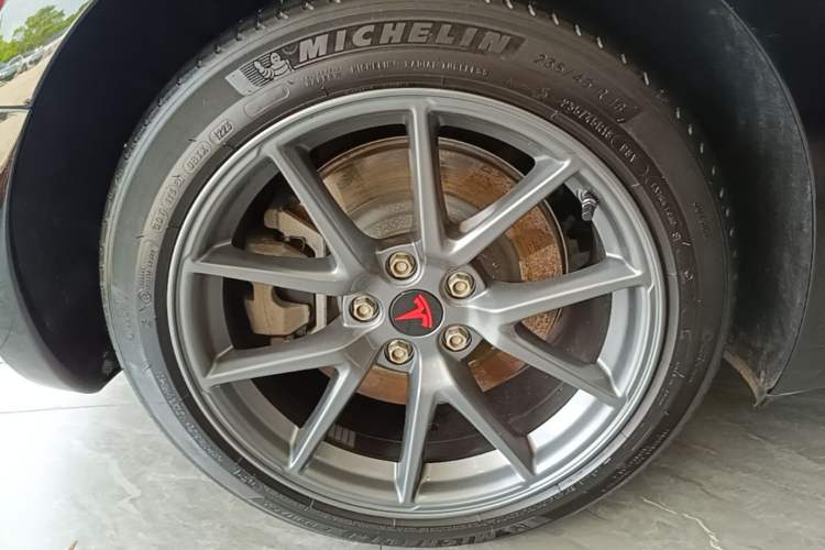 Used Tesla Model 3 2022 Rear-Wheel-Drive Version Right Rear Wheel Hub