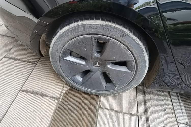Used Tesla Model 3 2022 Rear-Wheel-Drive Version Right Rear Wheel Hub