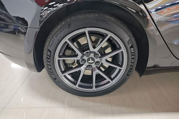 Used Tesla Model 3 2022 Rear-Wheel-Drive Version Right Rear Wheel Hub