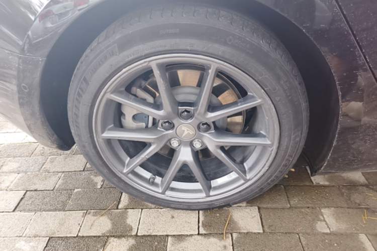 Used Tesla Model 3 2022 Rear-Wheel-Drive Version Right Rear Wheel Hub