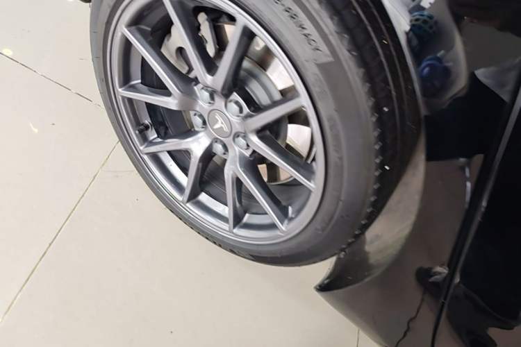 Used Tesla Model 3 2022 Rear-Wheel-Drive Version Right Rear Wheel Hub