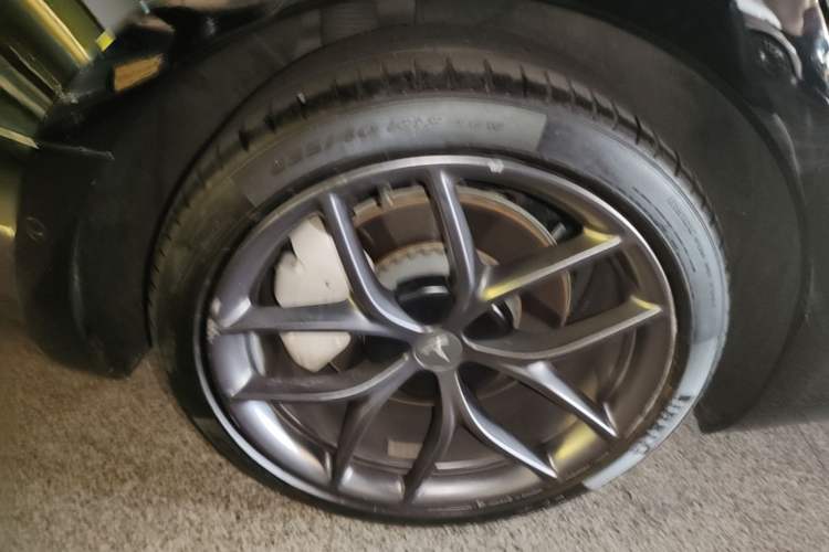 Used Tesla Model 3 2022 Performance High-Performance All-Wheel-Drive Version Right Rear Wheel Hub