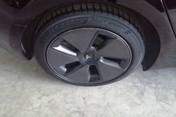 Used Tesla Model 3 2022 Rear-Wheel-Drive Version Right Rear Wheel Hub