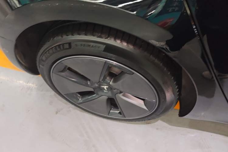 Used Tesla Model 3 2022 Rear-Wheel-Drive Version Right Rear Wheel Hub