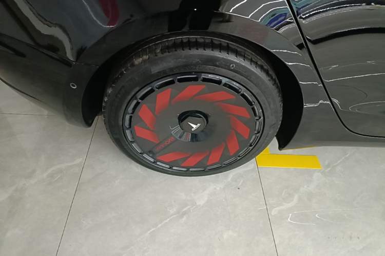Used Tesla Model 3 2022 Rear-Wheel-Drive Version Right Rear Wheel Hub