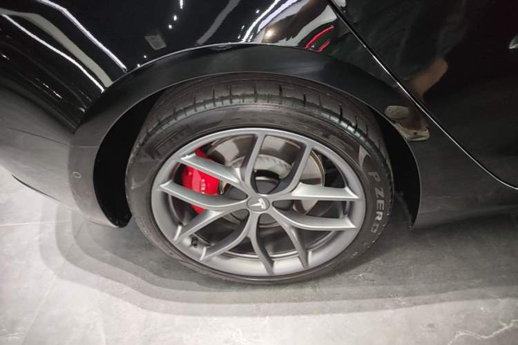 Used Tesla Model 3 2022 Performance High-Performance All-Wheel-Drive Version Right Rear Wheel Hub
