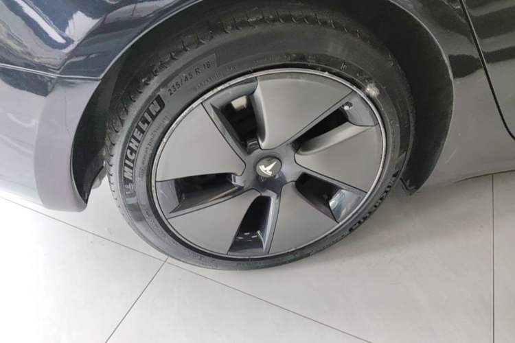 Used Tesla Model 3 2022 Rear-Wheel-Drive Version Right Rear Wheel Hub