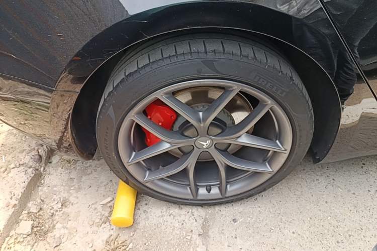 Used Tesla Model 3 2022 Performance High-Performance All-Wheel-Drive Version Right Rear Wheel Hub