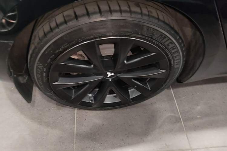 Used Tesla Model 3 2022 Rear-Wheel-Drive Version Right Rear Wheel Hub