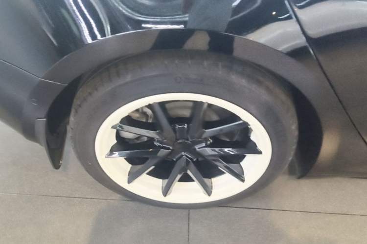 Used Tesla Model 3 2022 Rear-Wheel-Drive Version Right Rear Wheel Hub