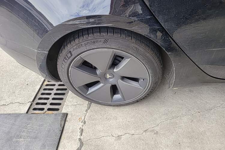 Used Tesla Model 3 2022 Rear-Wheel-Drive Version Right Rear Wheel Hub