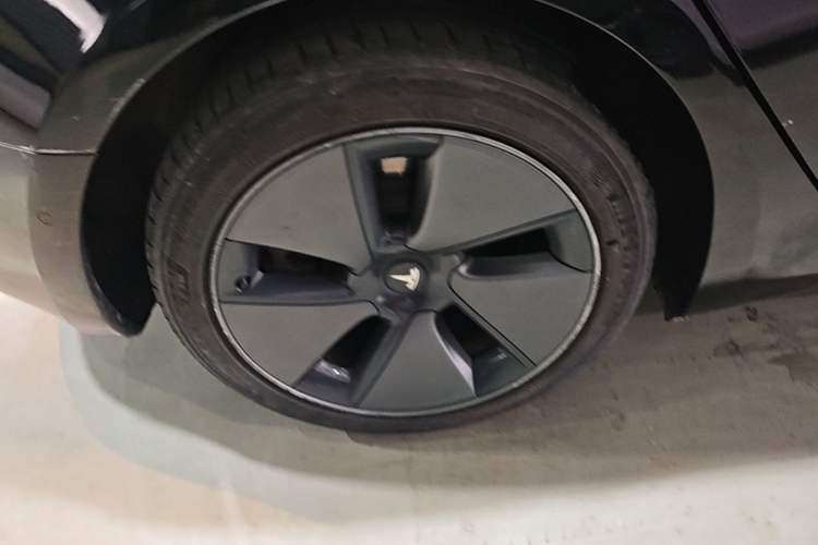 Used Tesla Model 3 2022 Rear-Wheel-Drive Version Right Rear Wheel Hub