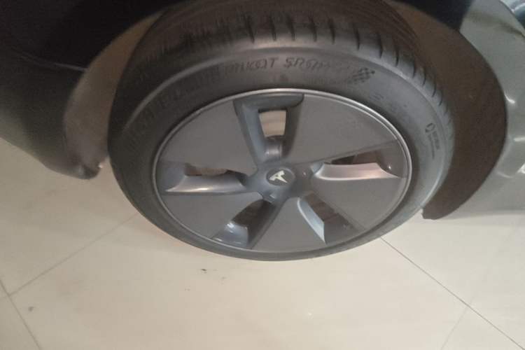 Used Tesla Model 3 2022 Rear-Wheel-Drive Version Right Rear Wheel Hub