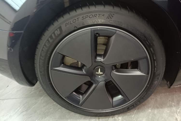 Used Tesla Model 3 2022 Rear-Wheel-Drive Version Right Rear Wheel Hub