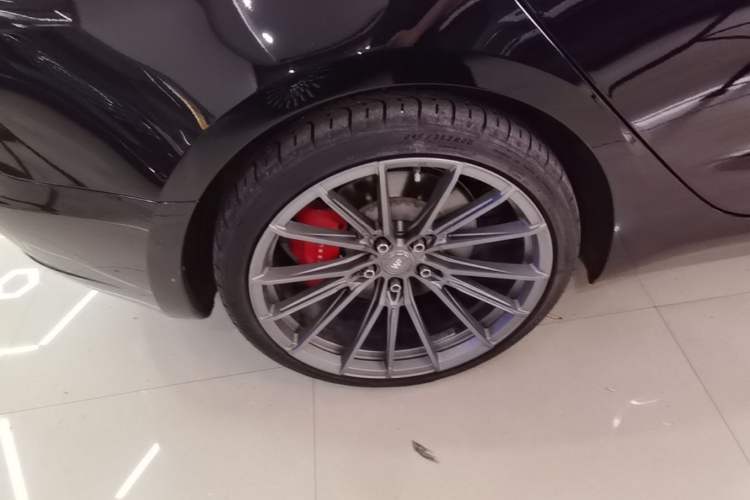 Used Tesla Model 3 2022 Performance High-Performance All-Wheel-Drive Version Right Rear Wheel Hub