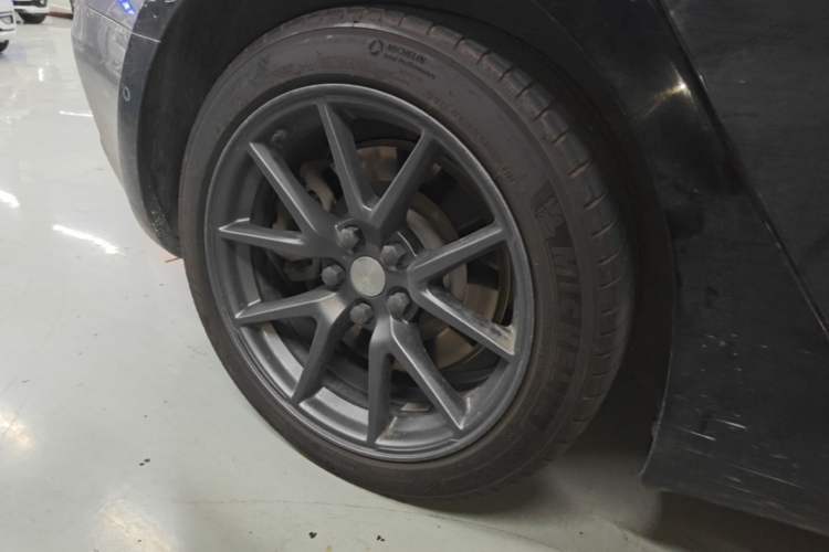 Used Tesla Model 3 2022 Rear-Wheel-Drive Version Right Rear Wheel Hub