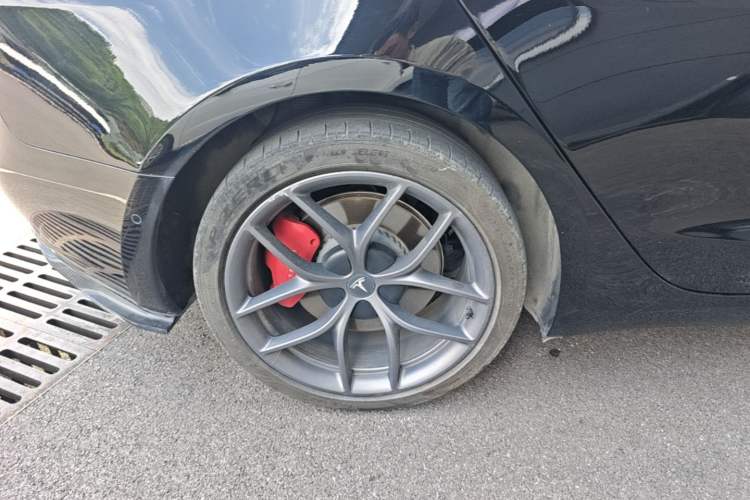 Used Tesla Model 3 2022 Performance High-Performance All-Wheel-Drive Version Right Rear Wheel Hub