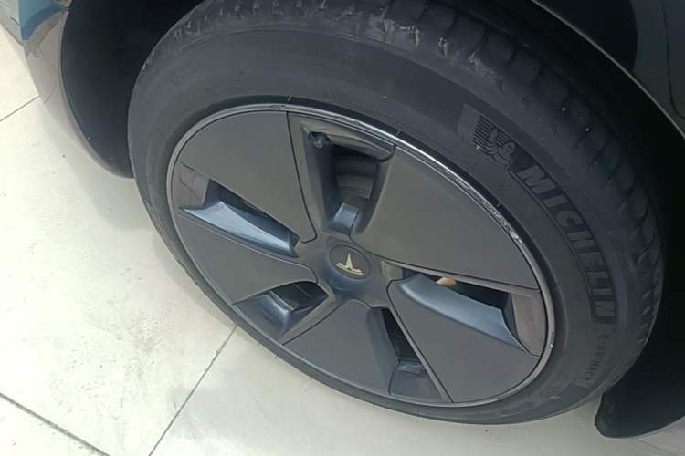 Used Tesla Model 3 2022 Rear-Wheel-Drive Version Right Rear Wheel Hub