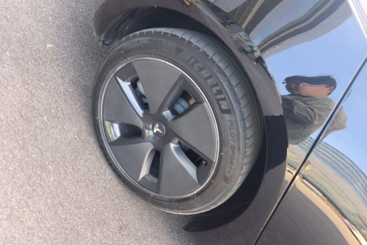 Used Tesla Model 3 2022 Rear-Wheel-Drive Version Right Rear Wheel Hub