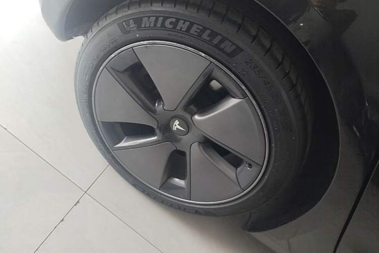 Used Tesla Model 3 2022 Rear-Wheel-Drive Version Right Rear Wheel Hub
