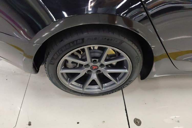 Used Tesla Model 3 2022 Rear-Wheel-Drive Version Right Rear Wheel Hub