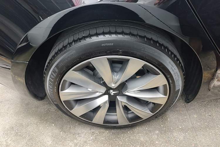 Used Tesla Model 3 2022 Rear-Wheel-Drive Version Right Rear Wheel Hub