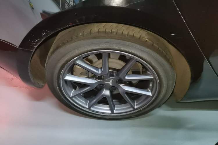 Used Tesla Model 3 2022 Rear-Wheel-Drive Version Right Rear Wheel Hub