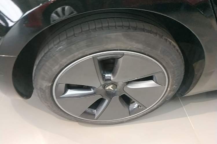 Used Tesla Model 3 2022 Rear-Wheel-Drive Version Right Rear Wheel Hub