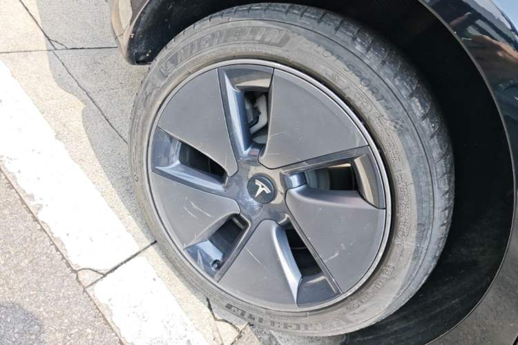 Used Tesla Model 3 2022 Rear-Wheel-Drive Version Right Rear Wheel Hub