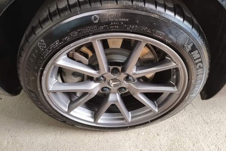Used Tesla Model 3 2022 Rear-Wheel-Drive Version Right Rear Wheel Hub
