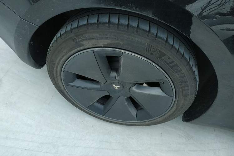 Used Tesla Model 3 2022 Rear-Wheel-Drive Version Right Rear Wheel Hub
