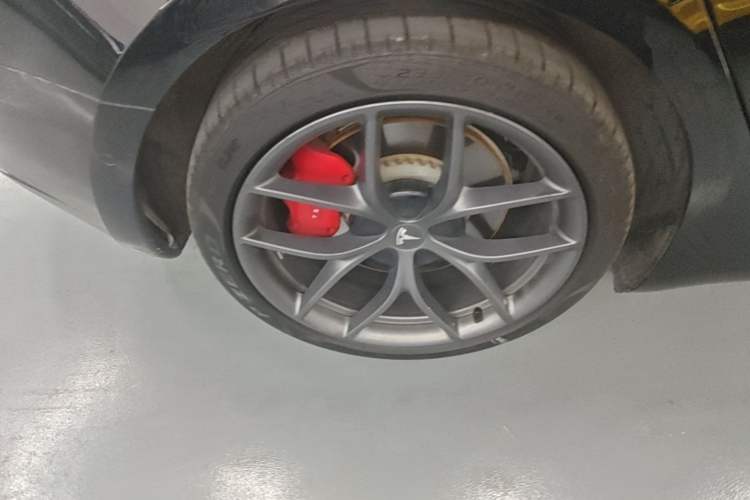 Used Tesla Model 3 2022 Performance High-Performance All-Wheel-Drive Version Right Rear Wheel Hub