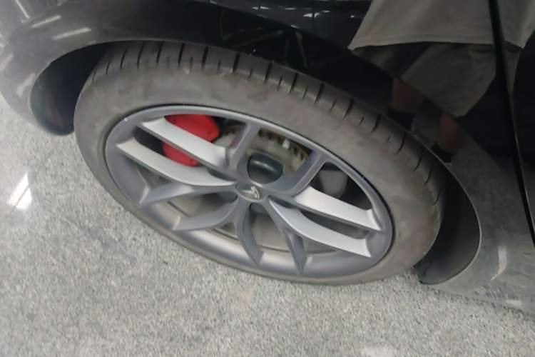 Used Tesla Model 3 2022 Performance High-Performance All-Wheel-Drive Version Right Rear Wheel Hub
