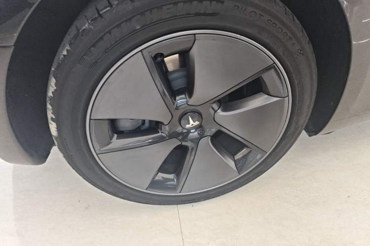 Used Tesla Model 3 2022 Rear-Wheel-Drive Version Right Rear Wheel Hub