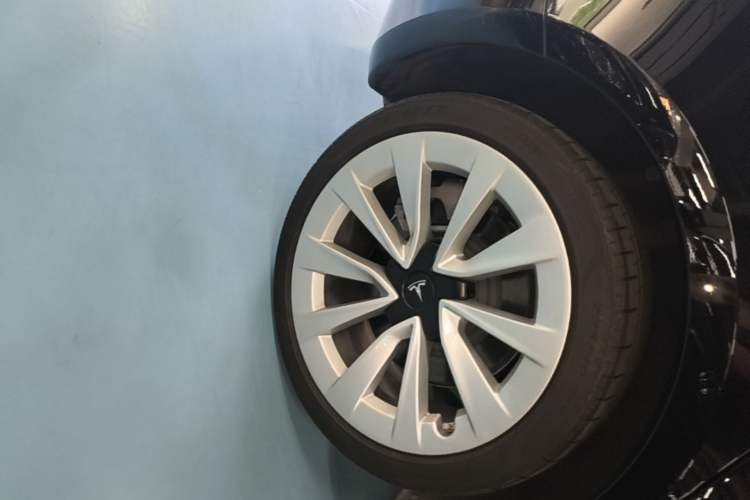 Used Tesla Model 3 2022 Rear-Wheel-Drive Version Right Rear Wheel Hub
