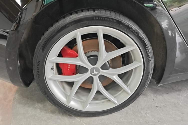 Used Tesla Model 3 2022 Performance High-Performance All-Wheel-Drive Version Right Rear Wheel Hub