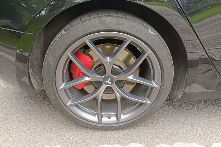 Used Tesla Model 3 2022 Performance High-Performance All-Wheel-Drive Version Right Rear Wheel Hub