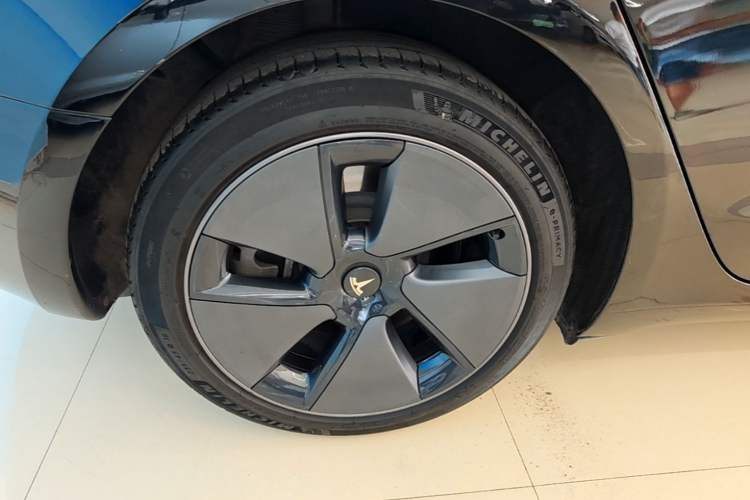 Used Tesla Model 3 2022 Rear-Wheel-Drive Version Right Rear Wheel Hub